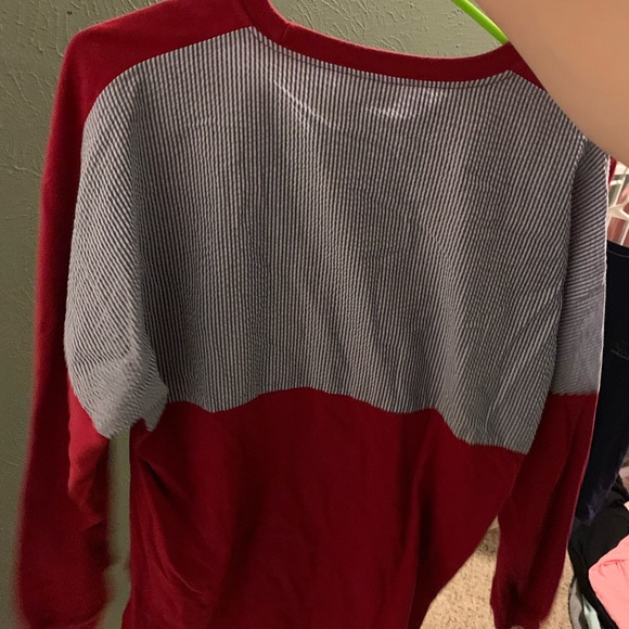 long sleeve: sweatshirts - Picture 6 of 8